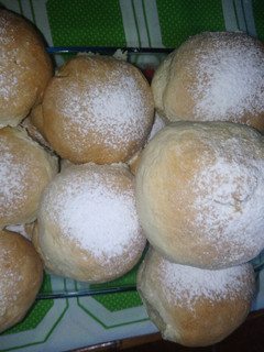 Una foto de Pan casero dulce con relleno de membrillo