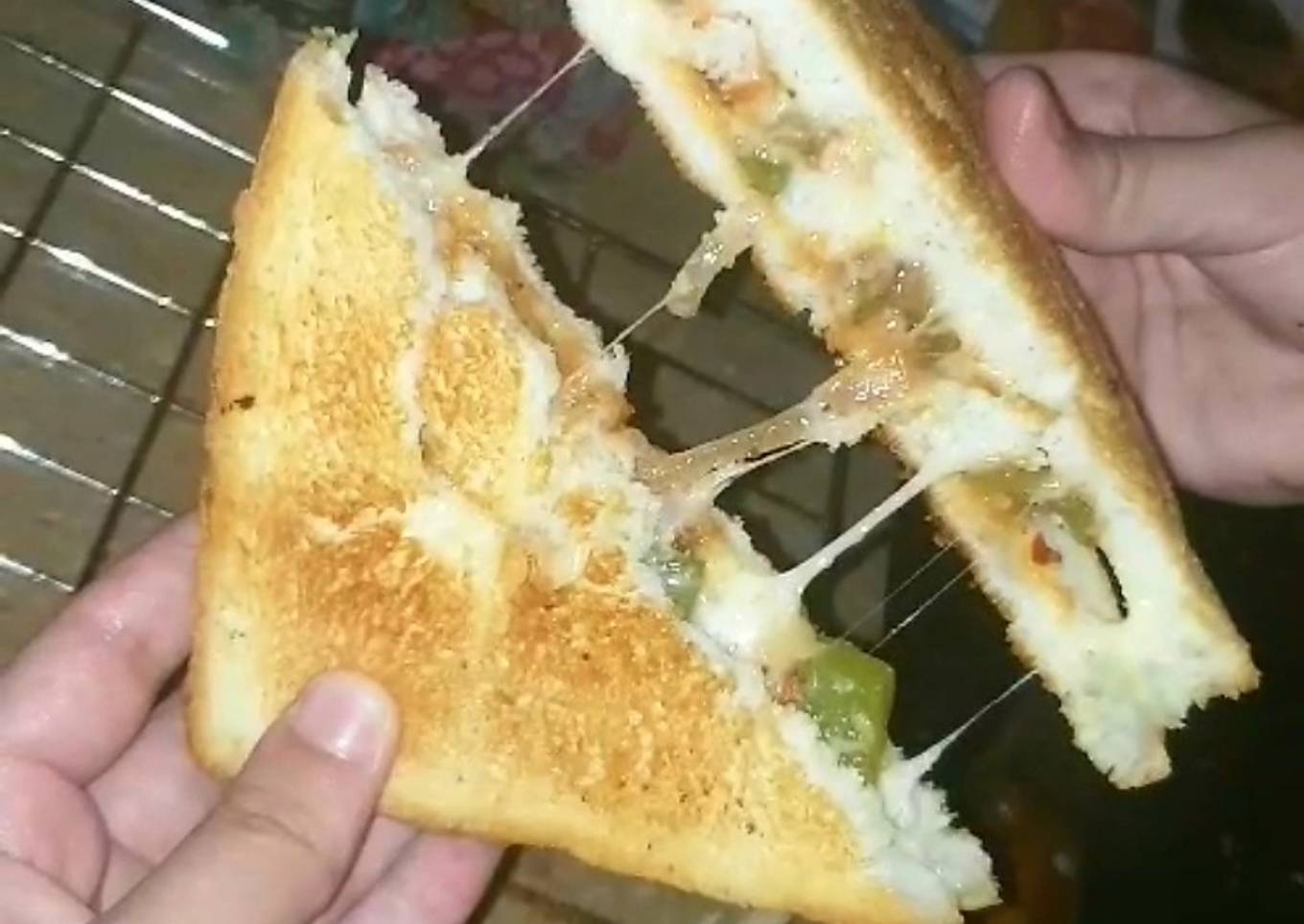 Easy chicken fajita and cheese sandwich with less and common ingredients