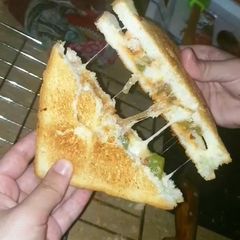 Easy chicken fajita and cheese sandwich with less and common ingredients A picture of Easy chicken fajita and cheese sandwich with less and common ingredients.