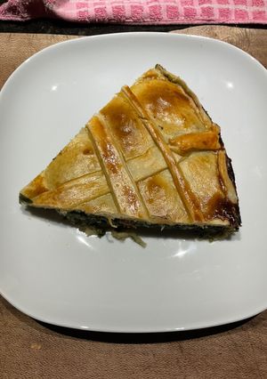 Una foto de Tarta de espinacas, jamón crudo y queso