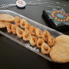 A picture of Layered Diya Mathri.