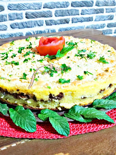 A picture of Mashed Potatoes with Ground Meat.