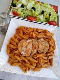 صورة لوصفة معكرونة بصدر الدجاج
