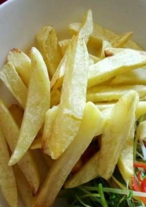 A picture of Chip With Salad.
