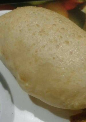 A picture of Bhature.