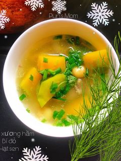 Hình của món Canh xương hầm hạt sen bí đỏ.