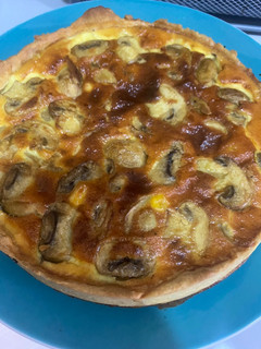 Una foto de Quiche choclo champiñón