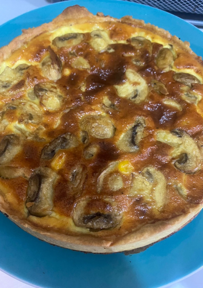 Una foto de Quiche choclo champiñón