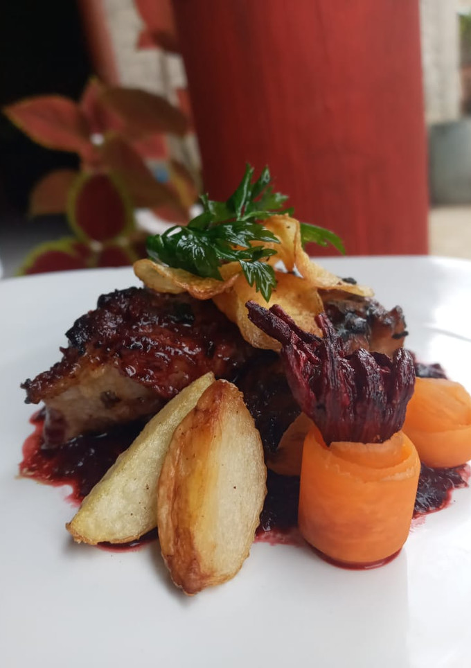 Una foto de Filete al perejil con papas rústicas