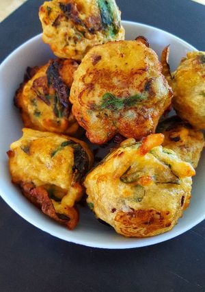 A picture of Aloo Bonda.