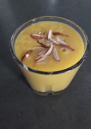 મેંગો શેક(Mango shake recipe in gujarati) રેસીપી મુખ્ય ફોટો