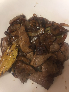 Una foto de Higados encebollados