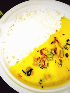पंजाबी पकौड़ा कड़ी (Punjabi pakoda kadhi recipe in hindi) रेसिपी मुख्य फोटो