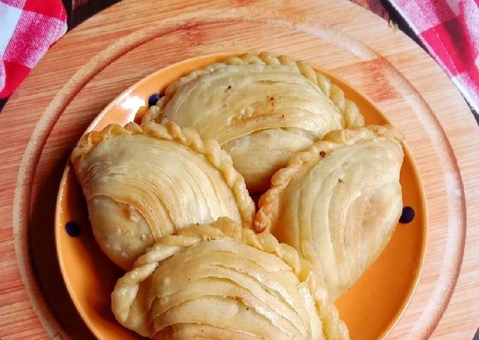 Bagaimana Membuat Karipap (Pastel Singapur) yang Bisa Manjain Lidah