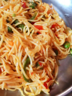 ஹக்கா நூடுல்ஸ்(hakka noodles recipe in tamil) செய்முறை முக்கிய புகைப்படம்