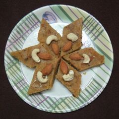 Besan barfi A picture of Besan barfi.