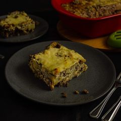 A picture of Spicy minced Beef & Potato Bake with a creamy mushroom sauce & cheese.