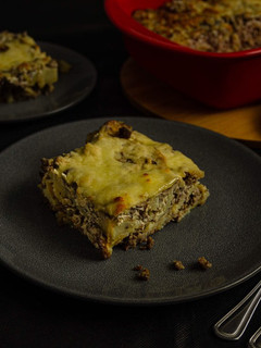 A picture of Spicy minced Beef & Potato Bake with a creamy mushroom sauce & cheese.