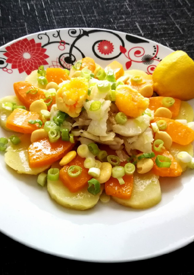 Una foto de Ensalada de bacalao y verduras cocidas