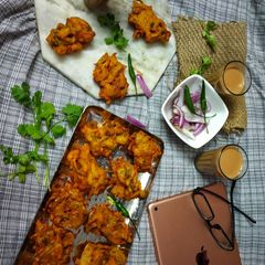 A picture of Onion pakoda.