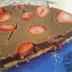 A picture of Strawberries and chocolate cake😋😋.