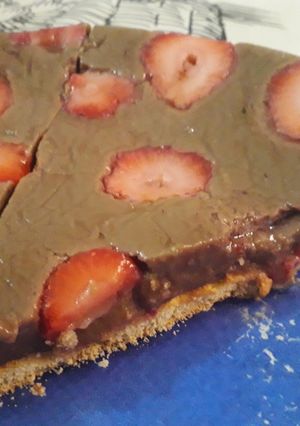 A picture of Strawberries and chocolate cake😋😋.