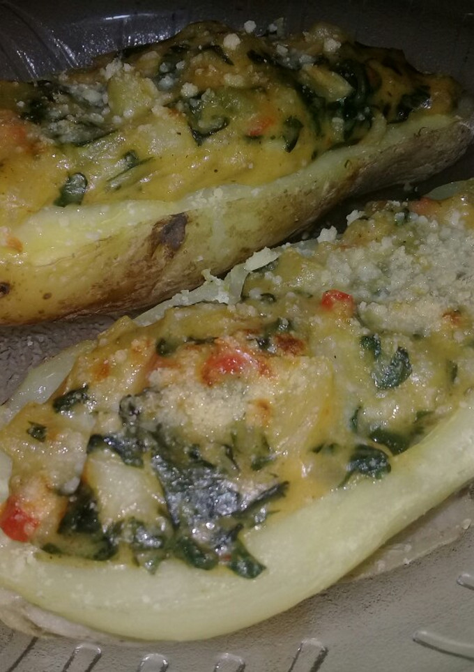 Una foto de Papas rellenas con salsa blanca y acelga