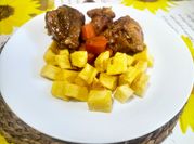 Una foto de guiso de pollo de corral
