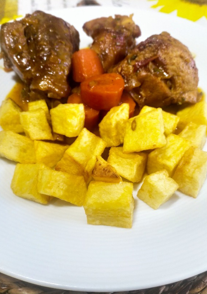 Una foto de Cazuela de pollo de corral a la naranja