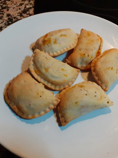Una foto de Mini empanadillas de atún en freidora de aire