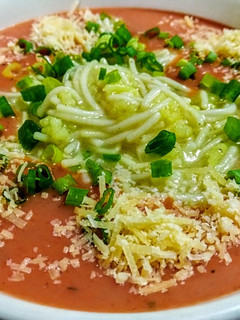 Una foto de SOPA Cremosa de🍅 Tomate con Fideos...!