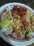 ข้าวผัดรวมของในตู้เย็น เบค่อนกรอบ