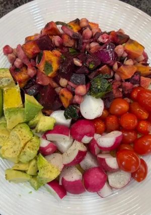 Foto di Insalata proteica con ceci e patate dolci