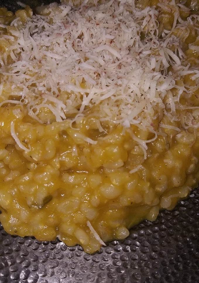 Una foto de Risotto de arroz yamaní y zapallo con champignones