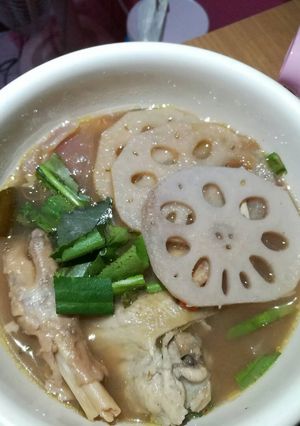 รูปของ ต้มแซ่บตีนไก่ใส่รากบัว