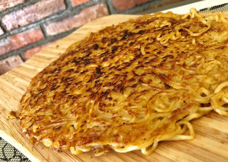 Resep Pizza Mie Crunchy yang Bikin Ngiler