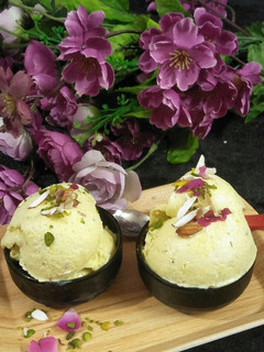 सोहन पपडी आइस क्रीम (Sohan papdi ice cream recipe in Hindi) रेसिपी मुख्य फोटो