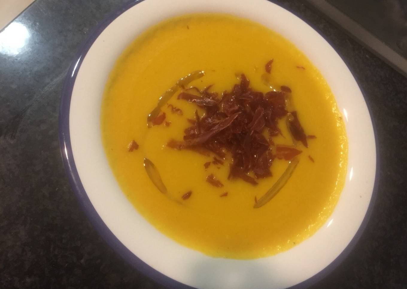 Crema de calabaza con jamón crujiente