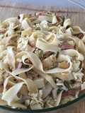 Tagliatelle silvestres con espárragos, champiñones, calabacín y bacon