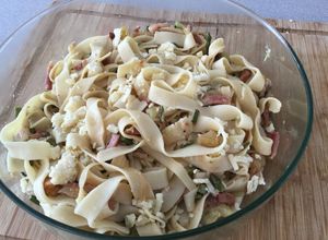 Una foto de Tagliatelle silvestres con espárragos, champiñones, calabacín y bacon