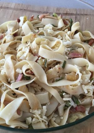 Una foto de Tagliatelle silvestres con espárragos, champiñones, calabacín y bacon
