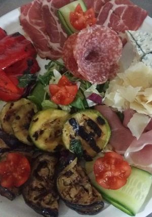 A picture of Anti pasto.