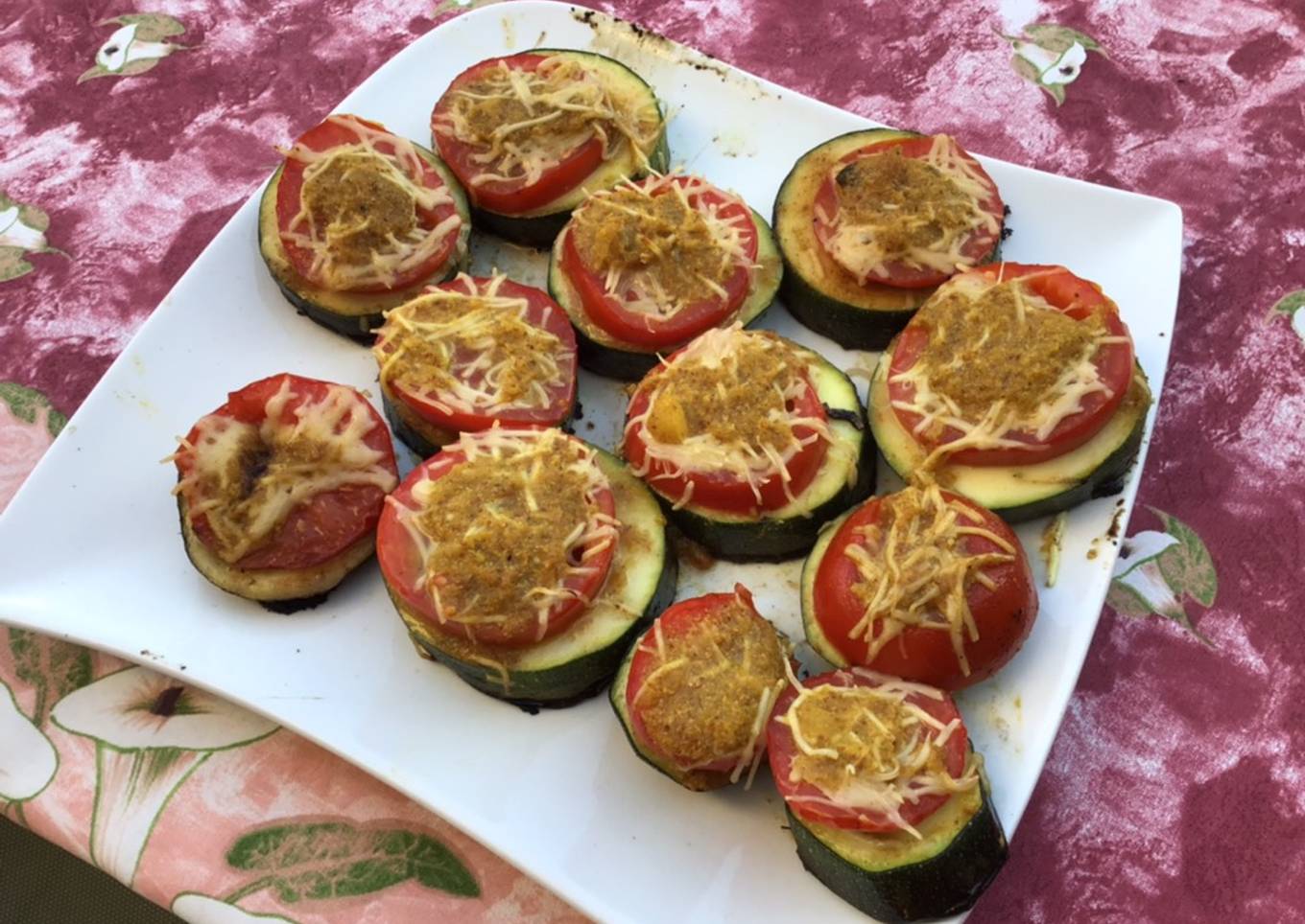 Courgette et tomates moutarde citron épices et emmental (recette plancha)