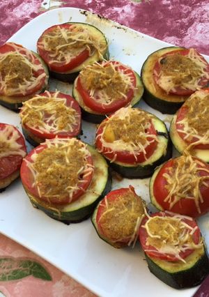 Une photo de Courgette et tomates moutarde citron épices et emmental (recette plancha)