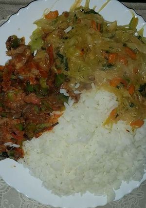 A picture of Beef stewed with Rice.