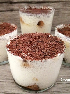 Una foto de Tiramisú de queso fresco batido y requesón