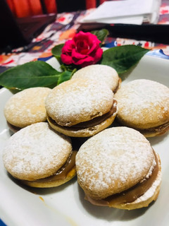 Una foto de Alfajores de Miel 🍯 ♥️