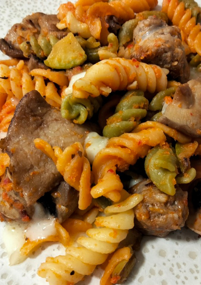 Una foto de Espirales con longaniza y setas