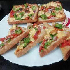 A picture of Tawa Bread Pizza.