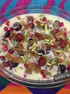 शाही फ्रूट कस्टर्ड(Sahi Fruit Custard Recipe in hindi) रेसिपी मुख्य फोटो